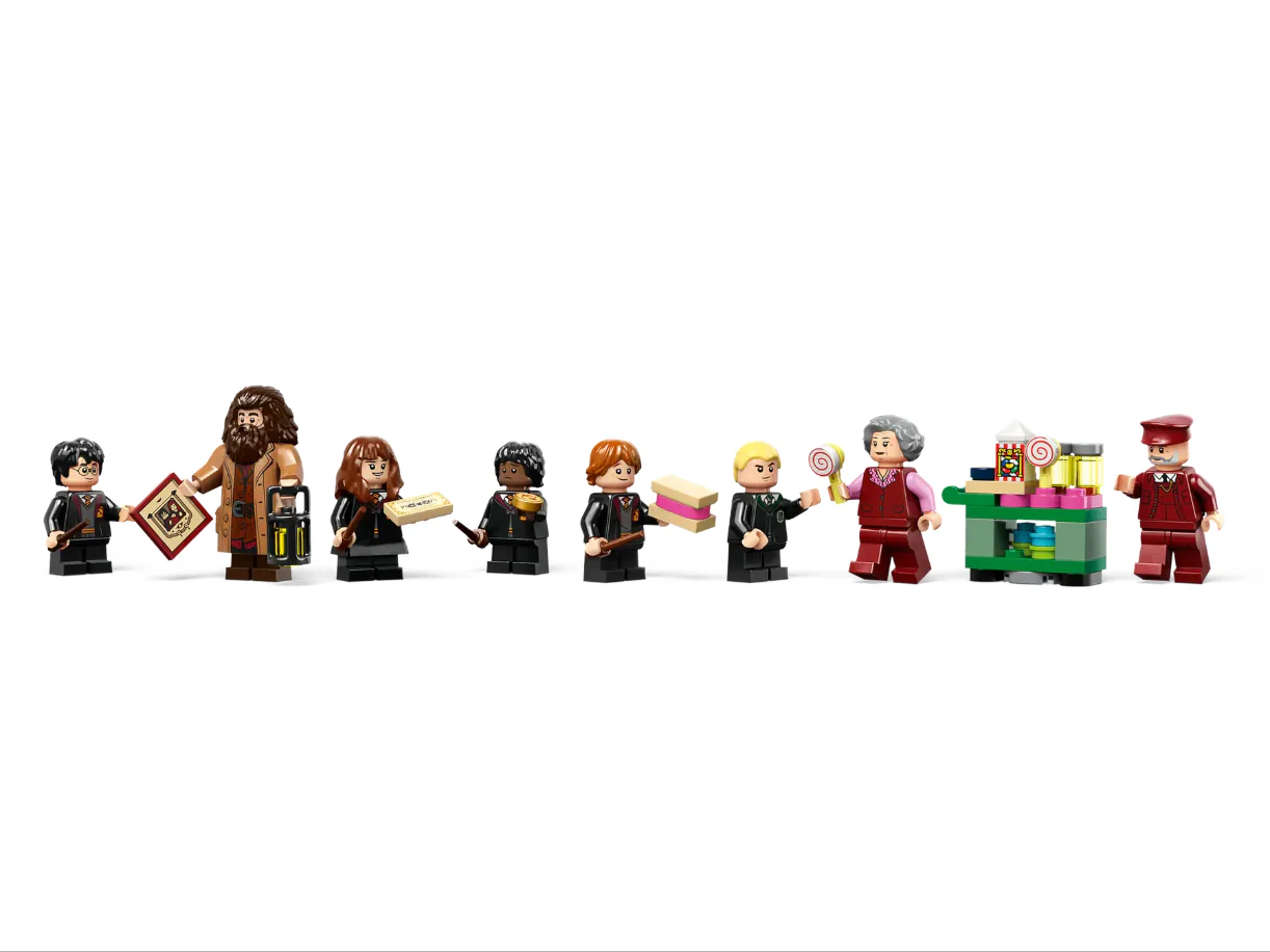 LEGO Harry Potter: Hogwarts Express & Hogsmeade Station (76423) - Image 3