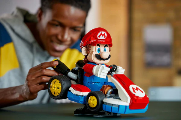 LEGO Mario Kart: Mario & Standard Kart (72037) - Image 4