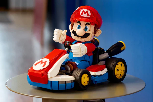 LEGO Mario Kart: Mario & Standard Kart (72037) - Image 7